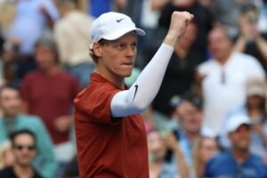 Sinner stratil set, US Open poznačili dve skreče