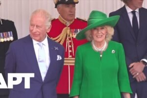Sledujte: Kráľ Karol a kráľovná Camilla vítajú Macrona s manželkou na Windsorsko...