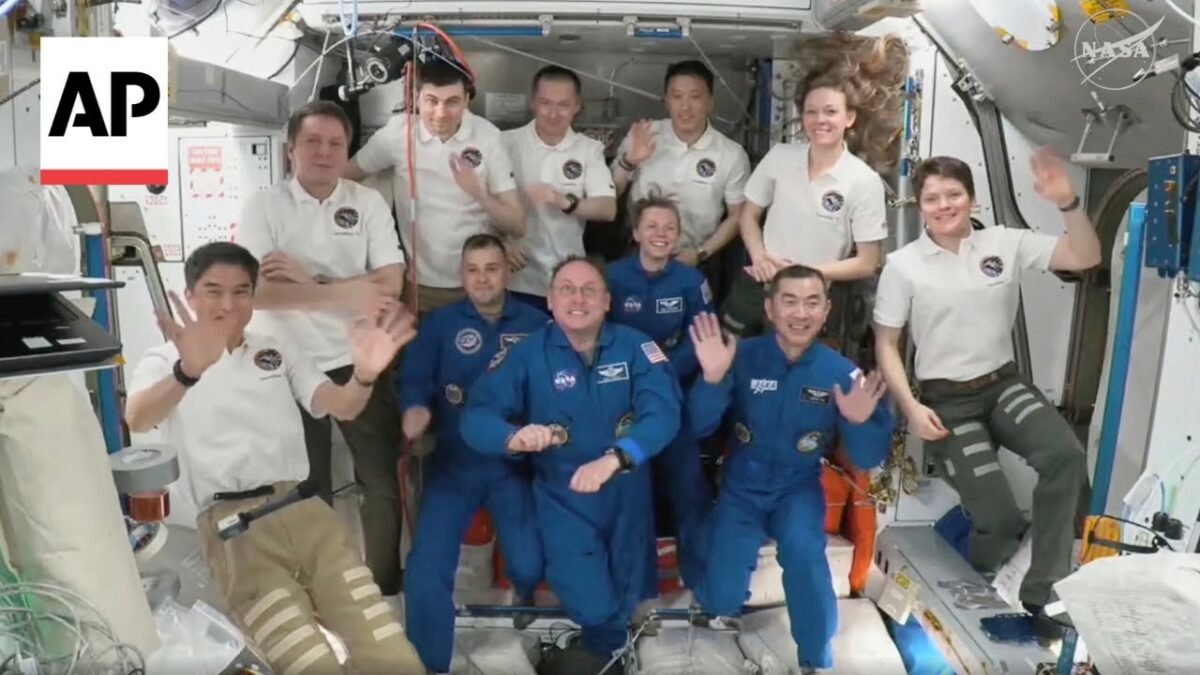 Štyria astronauti dorazili na Medzinárodnú vesmírnu stanicu v kapsule SpaceX Štyria astronauti dorazili na Medzinárodnú vesmírnu stanicu v kapsule SpaceX