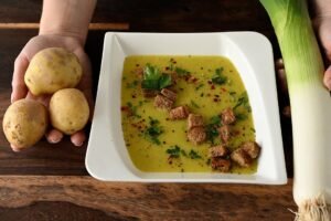 💚 Táto domáca zemiaková polievka ma uzdravila: zdravý recept = Táto domáca zemia...