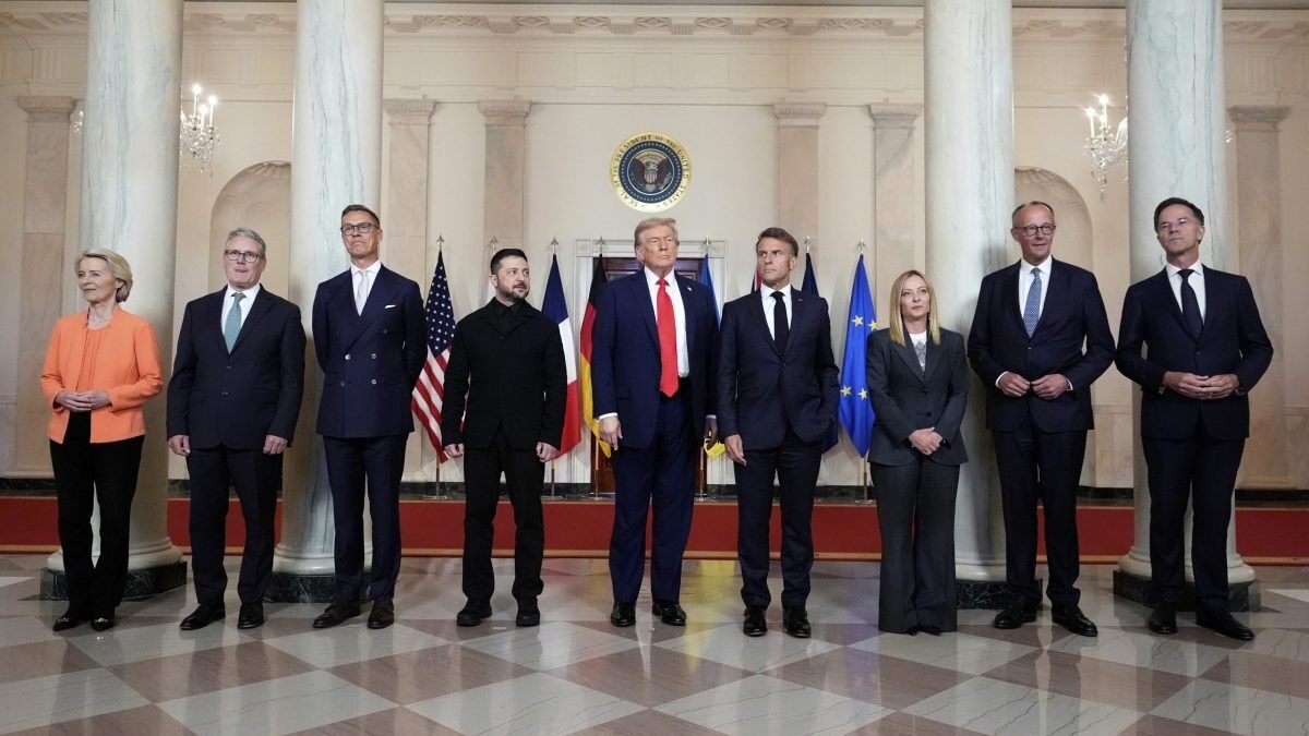 Trump a Zelenskyj v Bielom dome rokujú s európskymi lídrami.