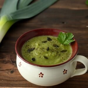 Upokojujúca pórová polievka s koriandrom – ideálna pri žalúdočných problém...