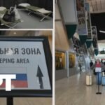 Vnútri ubytovacieho centra pre novinárov v Anchorage pred stretnutím Trumpa a Putina.