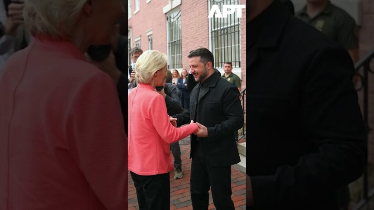 Zelenskyj v elegantnom čiernom saku na rokovaniach vo Washingtone. Zelenskyj v elegantnom čiernom saku na rokovaniach vo Washingtone.