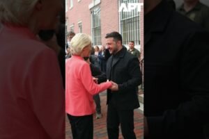 Zelenskyj v elegantnom čiernom saku na rokovaniach vo Washingtone.