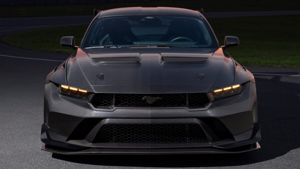 Značka: Mustang
Typ: GTD Liquid Carbon