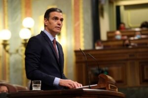 Sánchez odsudzuje pravicové „zneužívanie práva“, zatiaľ čo jeho manž...