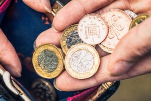 Meny rozdelené: Libra, euro a jen posilňujú, zatiaľ čo meny z Austrálie a Nového...