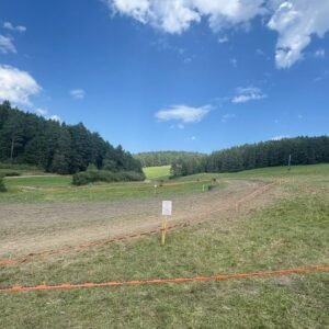 Motorkár počas pretekov v Domaniži nezvládol skok.