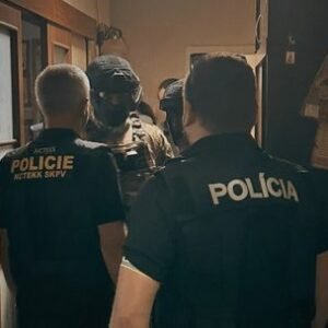 Mladík obvinený v prípade bombových vyhrážok ušiel do Bieloruska.