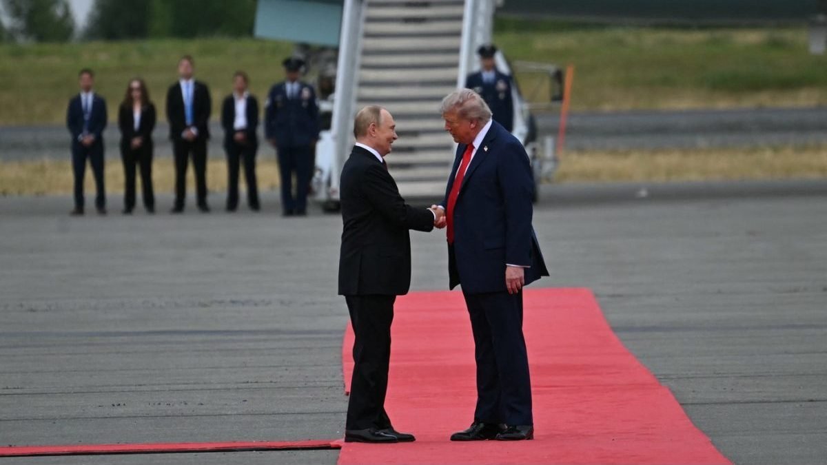 Donald Trump a Vladimir Putin sa stretli.