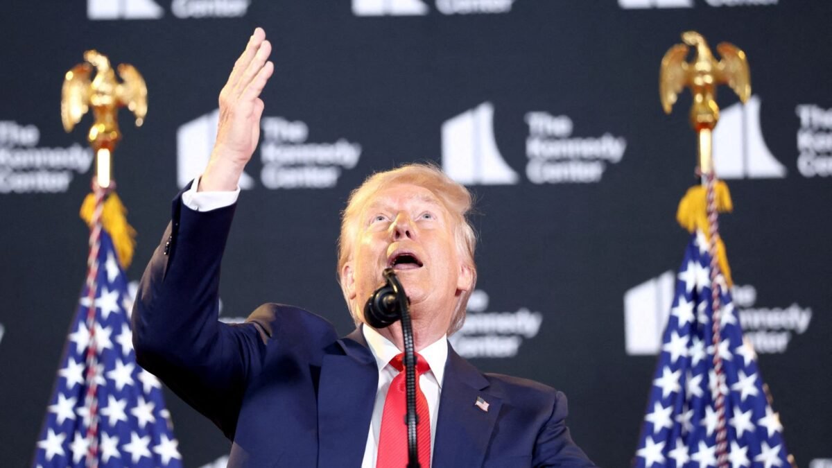 Ukrajina: Ak sa bude Trump na summite s Putinom držať plánu, na Ukrajine môže dôjsť k prímeriu