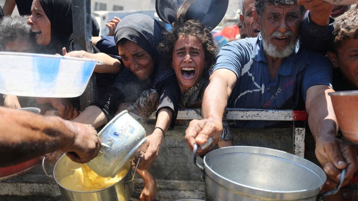 Palestína: Len 36 nákladných áut s pomocou vstúpilo včera do Gazy, tvrdia palestínski predstavitelia – čo je málo oproti 600 potrebným