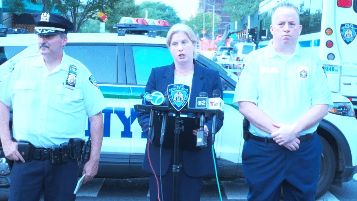 USA: Traja mŕtvi a osem zranených pri streľbe v bare v Brooklyne v New Yorku