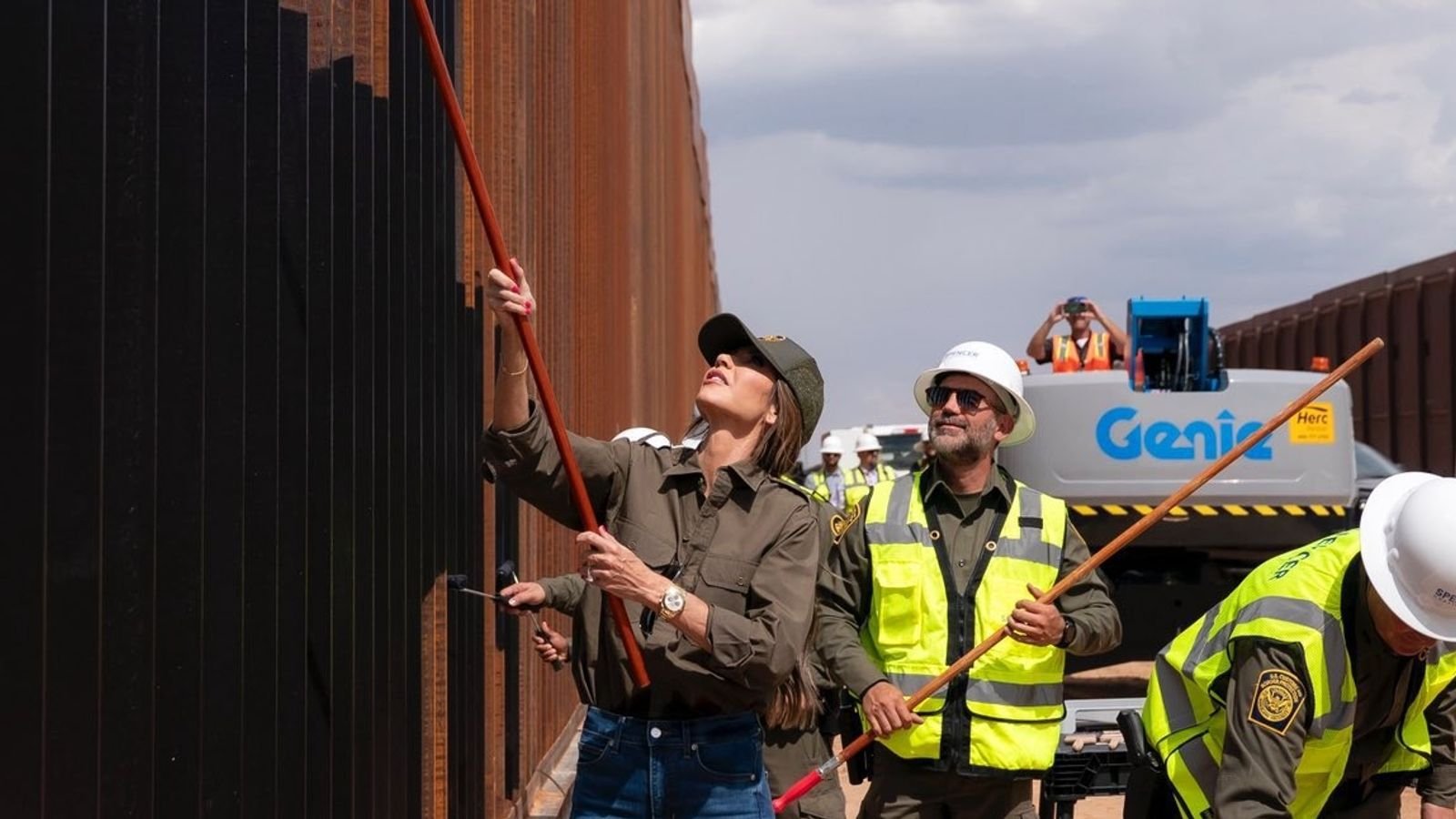 skynews-kristi-noem-new-mexico_6996392.jpg