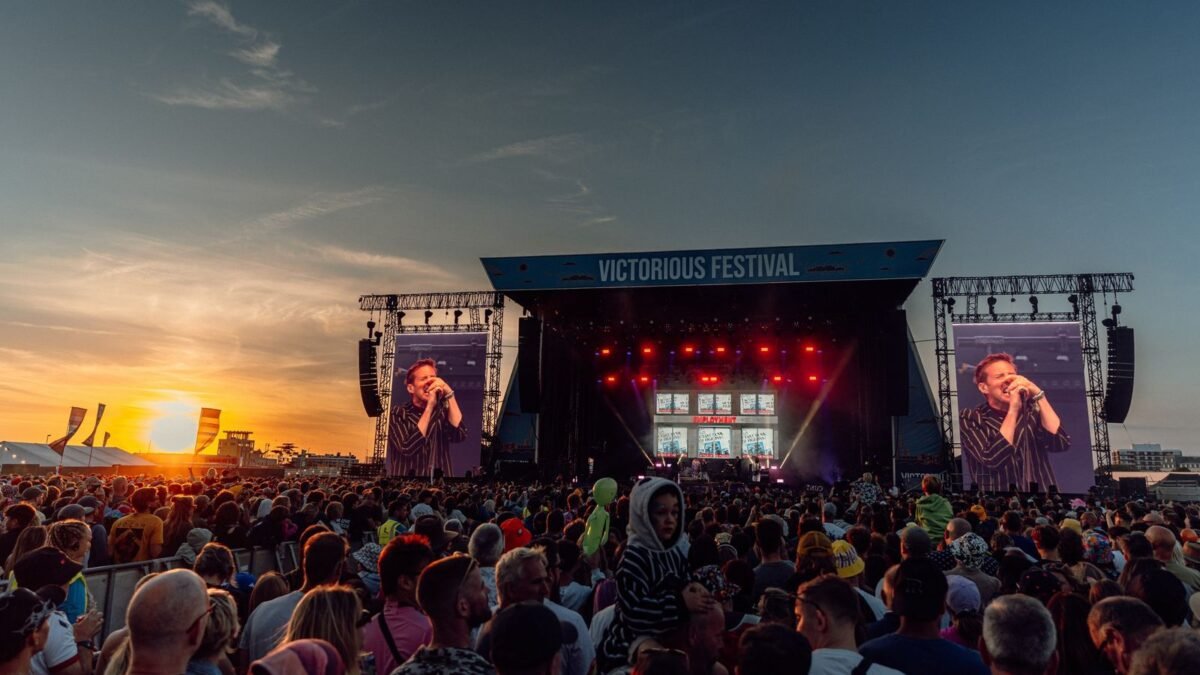 Spojené kráľovstvo: Kapely sa stiahli z festivalu po „odstrihnutí“ skupiny kvôli palestínskej vlajke