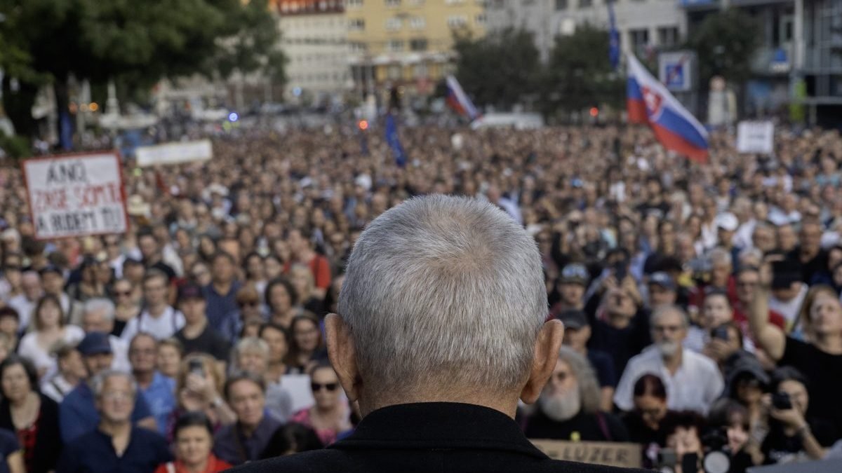 11september2025_Hlina_Protest_SNP_13157829-scaled-e1757618258797.jpg V Bratislave sa konal ďalší protivládny protest.