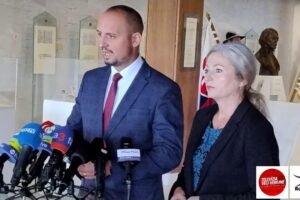 Brífing hnutia Hnutie Slovensko – Protest policajtov a hasičov – sta...