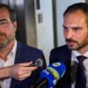 Dôvodom hlasovania Krajčího a Krátkeho s koalíciou bola snaha pomôcť KDH.