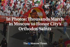 Na fotografiách: Tisíce ľudí pochodujú v Moskve na počesť pravoslávnych svätcov ...