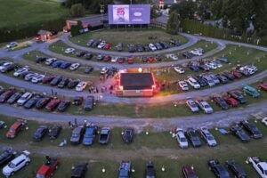 Tento pár použil úspory a pôžičku 1 milión dolárov na kúpu najstaršieho fungujúc...