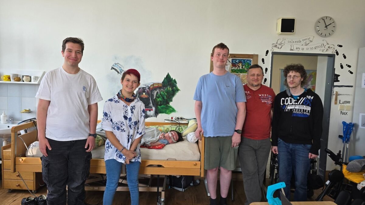 Adela sa chcela najesť sama. Tak vymyslela pomôcku, ktorá pomáha ľuďom s handicapom