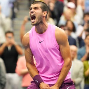 Alcaraz ovládol US Open, Sinnerovi povolil jediný set
