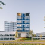 Architekti zachránili zapomenutou panelárnu. Roky o ni nikdo nestál, dnes opět ožívá