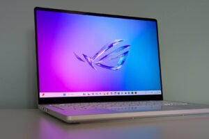 <p><strong>Asus ROG Zephyrus G14 (2025): Prekvapivo výkonný, ale horúci</strong>...