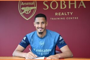 Arsenal potvrdil, že William Saliba podpísal novú dlhodobú zmluvu.
