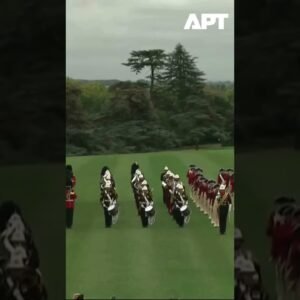 Červené šípy predviedli dychberúcu leteckú akrobaciu nad Windsorom počas štátnej...