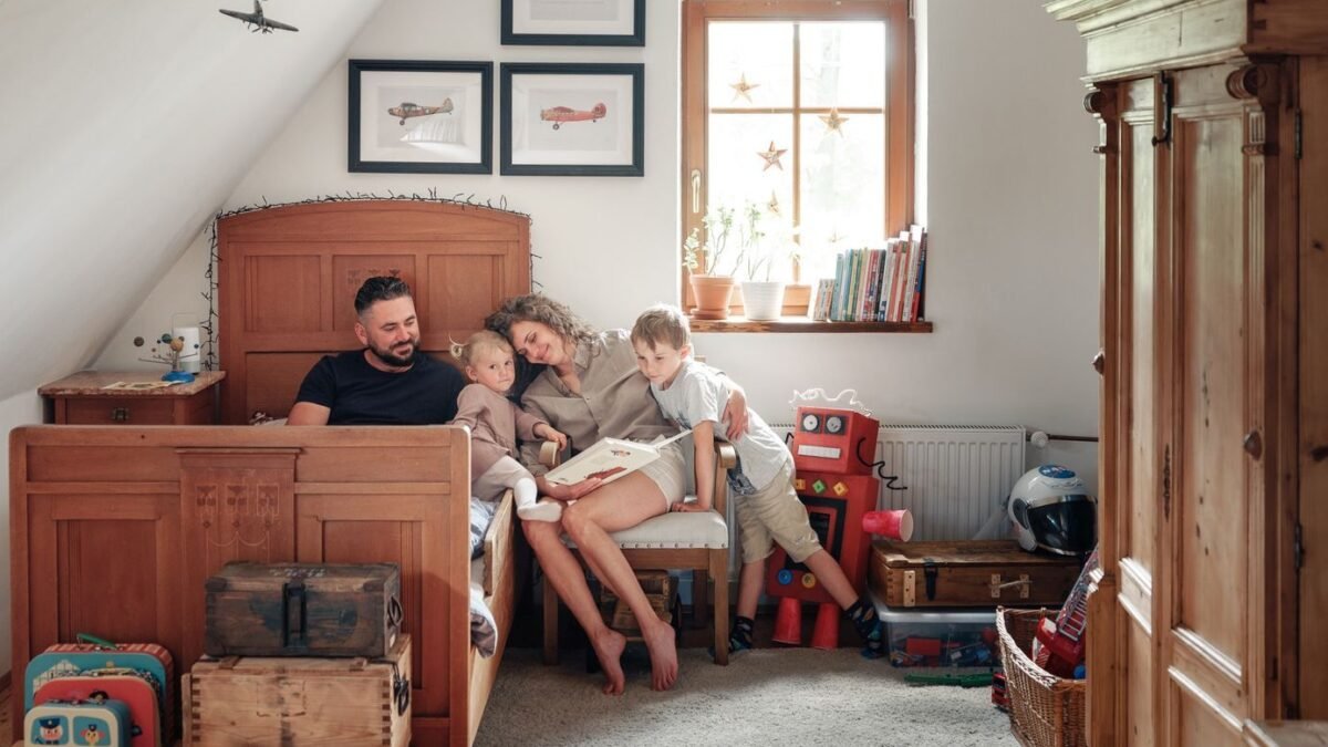 Drôty, retro nábytok aj skúška trpezlivosti. Zo starej búračky vytvorili chalupu snov