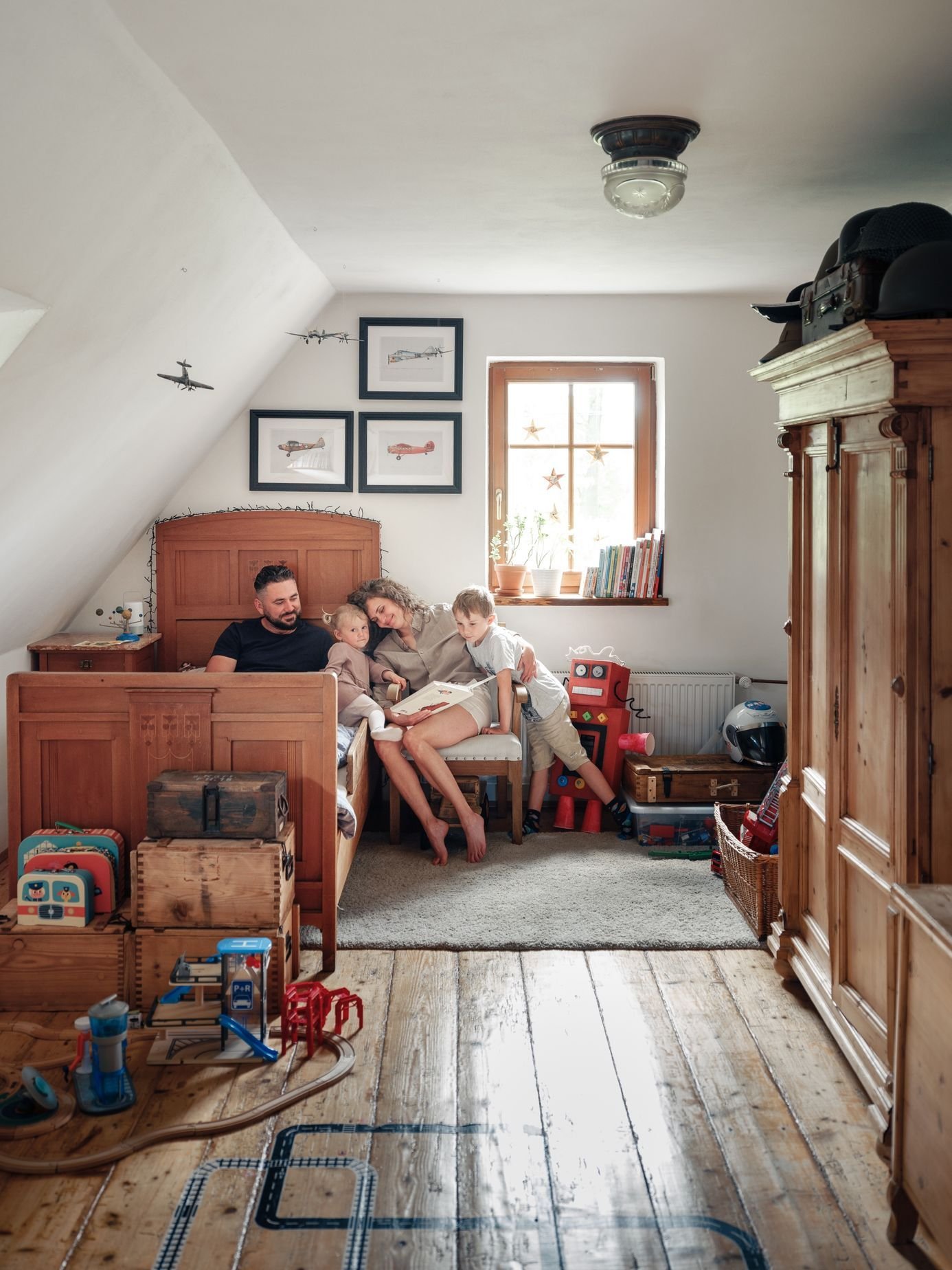 Drátky, retro nábytek i zkouška trpělivosti. Ze staré bouračky vytvořili chalupu snů