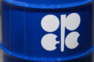 Ceny ropy by mohli ešte viac klesnúť, keďže kľúčoví členovia OPEC+ schválili zvý...