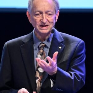 Geoffrey Hinton tvrdí, že AI spôsobí masívnu nezamestnanosť a raketový nárast zi...