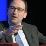 Manažér spoločnosti Blackstone tvrdí, že elitné tituly z Ivy League nestačia – noví analytici musia "viac pracovať" a byť milí.