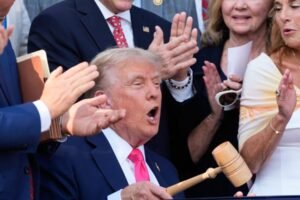 CBO tvrdí, že Trumpov zásah proti imigrácii spôsobuje, že americká populácia sa ...