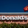 Generálny riaditeľ McDonald’s bojuje s „dvojúrovňovou ekonomikou“ a znižuj...