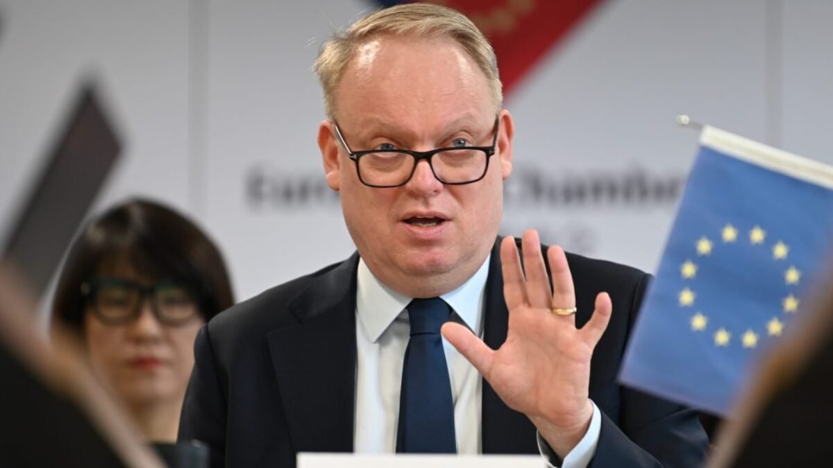 Európske firmy stále nemajú ľahký prístup k čínskym prvkom vzácnych zemín, tvrdí obchodná loby.