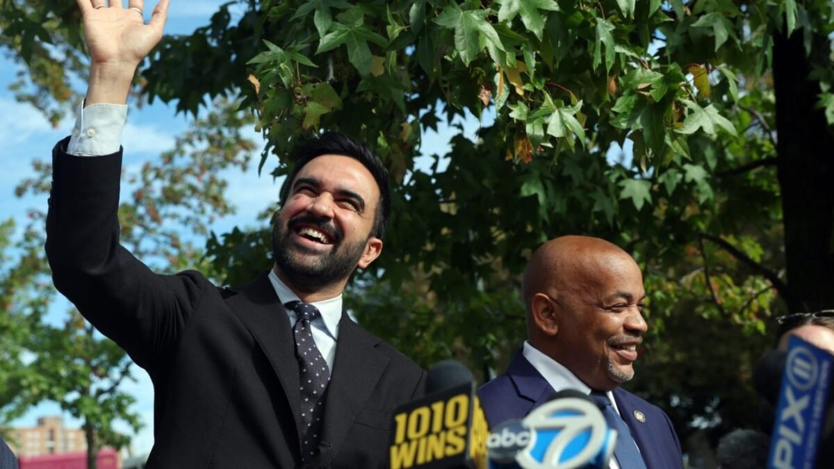 Mamdani láka newyorských investorov, aby mu radili, ak vyhrá primátorské voľby.