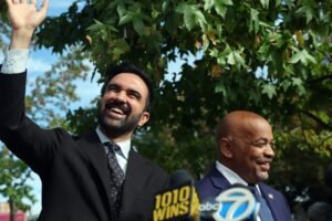 Mamdani láka newyorských investorov, aby mu radili, ak vyhrá primátorské voľby.