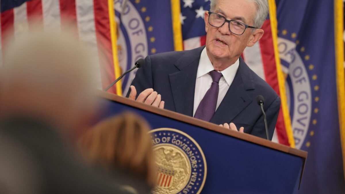 Jerome Powell varuje, že neexistuje „bezriziková cesta“ ako sa vyhnúť stagflácii: „Sme v situácii, kde máme riziko z oboch strán.“