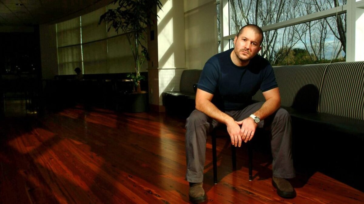 Jony Ive chcel kedysi odísť z Applu. Teraz vytvára nové silné spojenectvo so Samom Altmanom z OpenAI.