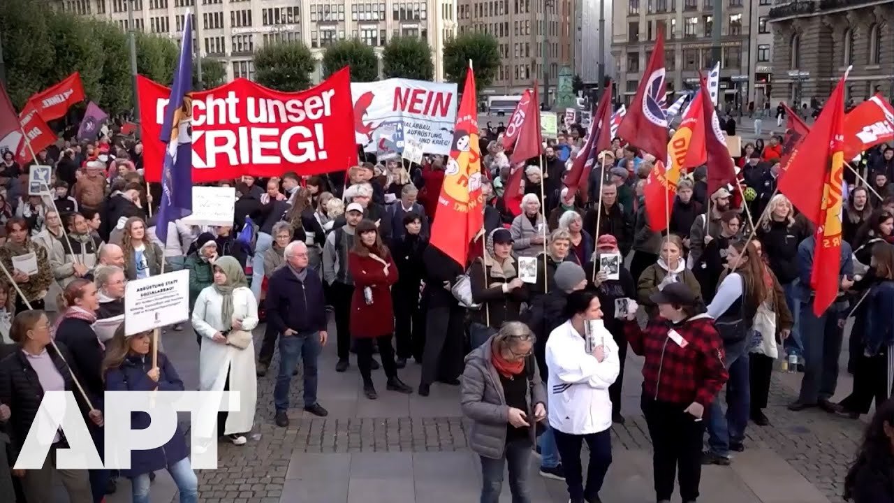 Hamburg proti NATO: Protesty proti vojenskému cvičeniu "Red Storm Bravo".
