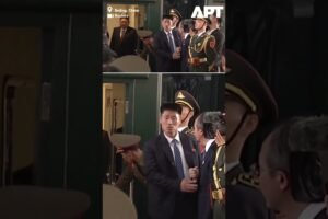 Kim Čong-un s dcérou pricestovali do Pekingu na čínsku vojenskú prehliadku pri p...