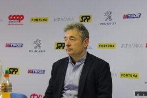 * Koniec po 35 rokoch v tenisovom zväze: Lúči sa významný funkcionár
* Po 35...