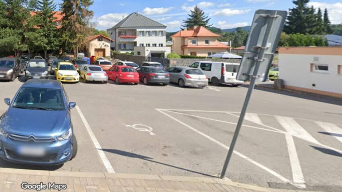 Mesto Handlová: ZAJTRA BUDE UZAVRETÉ PARKOVISKO NA ULICI SNP