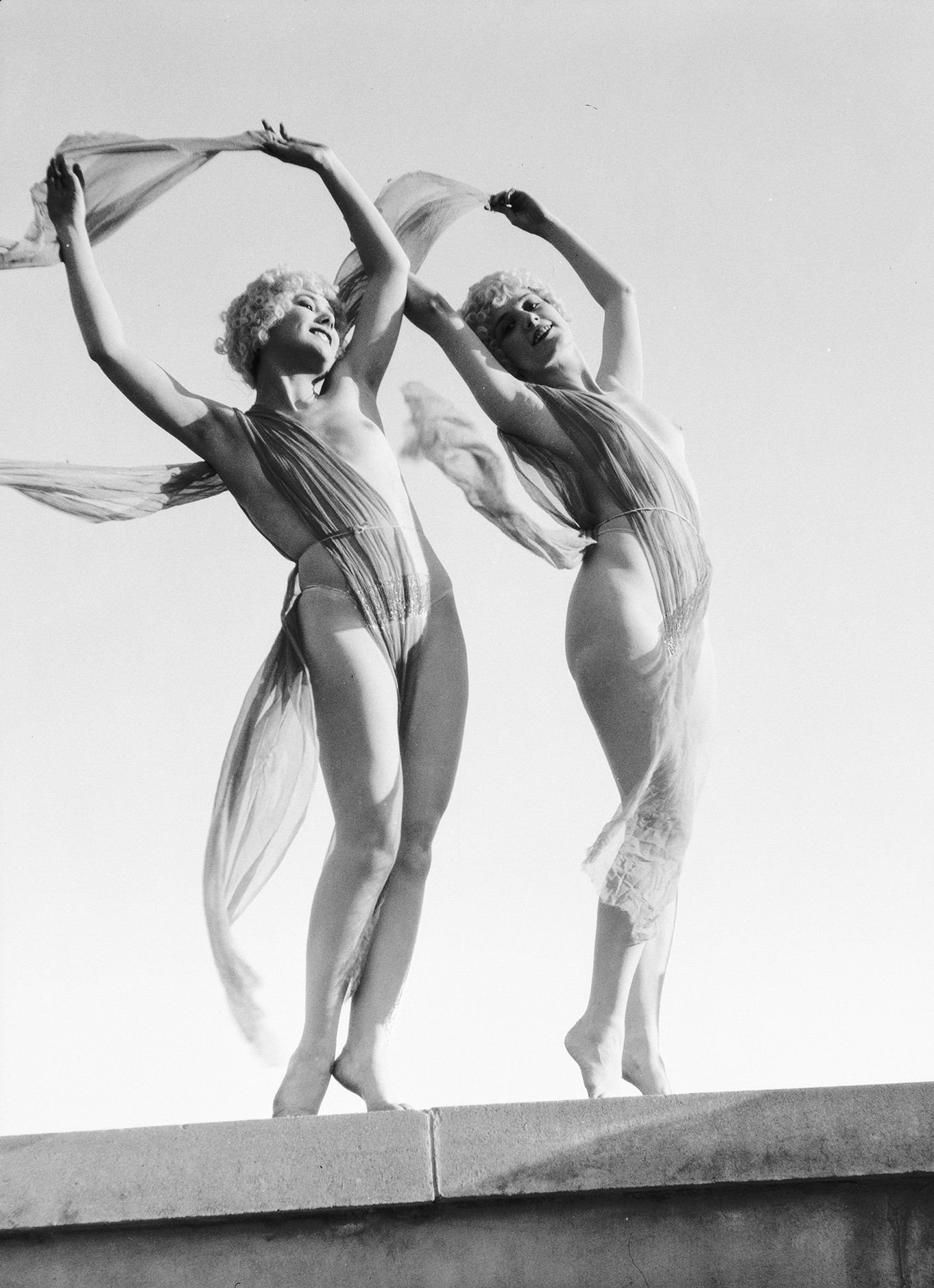 Nahé tělo v pohybu je krásné. Průkopník taneční fotografie to věděl už před sto lety