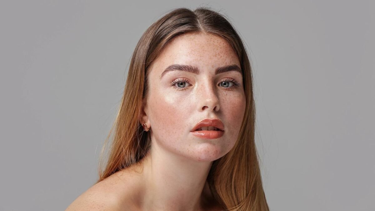 Názor: Obočie? Väčšina Češiek si ho nevie upraviť a myslí si opak! Robia tieto 3 chyby, potom vyzerajú divne