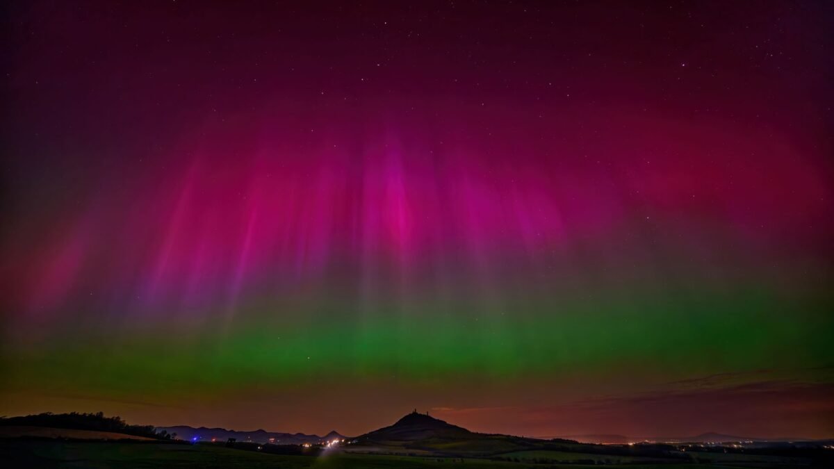 Nespíte a pozerajte sa na sever. V noci sa môže objaviť polárna žiara